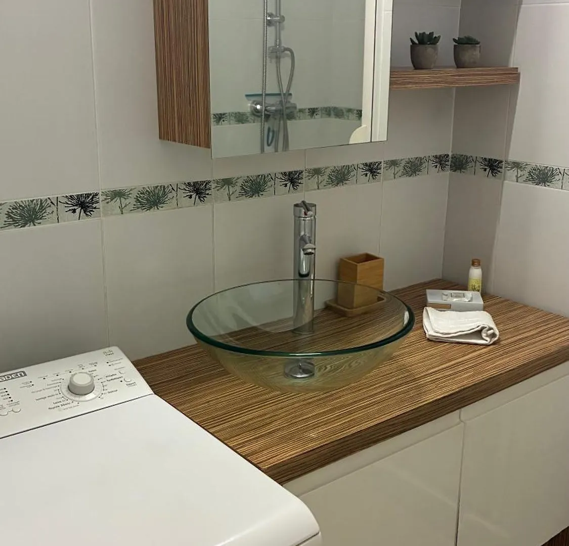Nice Sejour Detente Studio Lumineux Balcon Cuisine Equipee Wifi 0*,  Frankreich